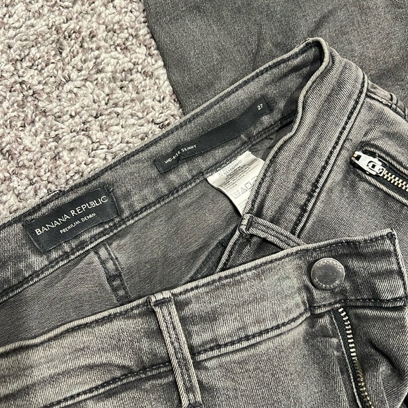 Banana Republic Mid Rise Skinny Utility Black Washed Jean size 4/27 - Picture 4 of 9